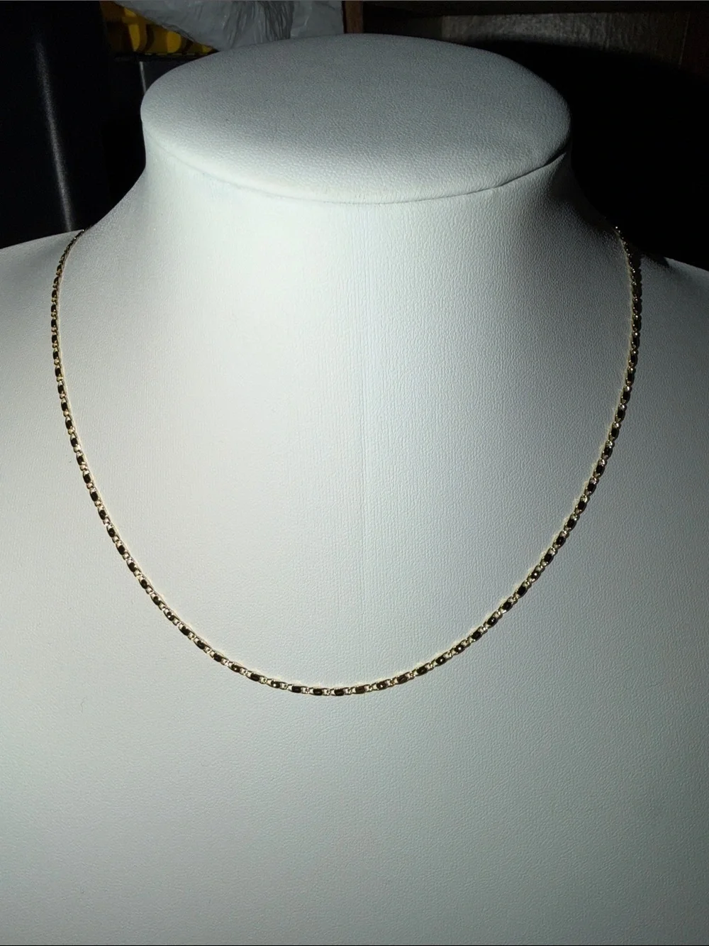 Solid 18k gold Italian Valentino chain/necklace with a mirror finish.